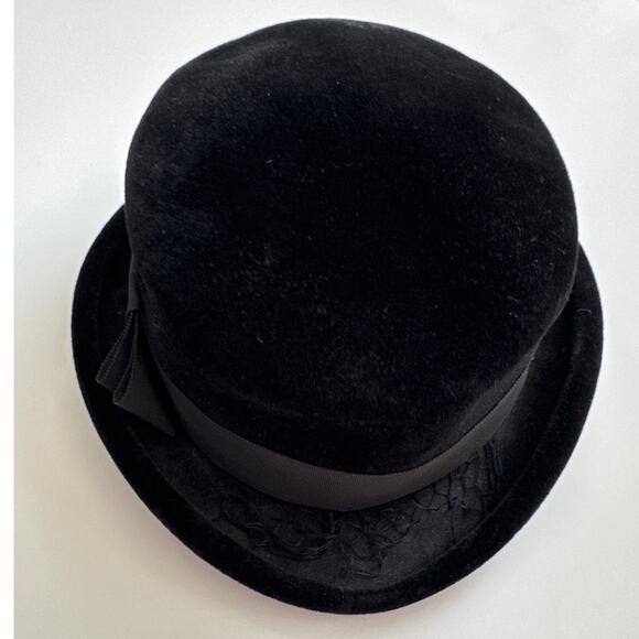 Vintage 50's French Black Velvet Cocktail Hat with Ribbon band retro veil style - Picture 8 of 16